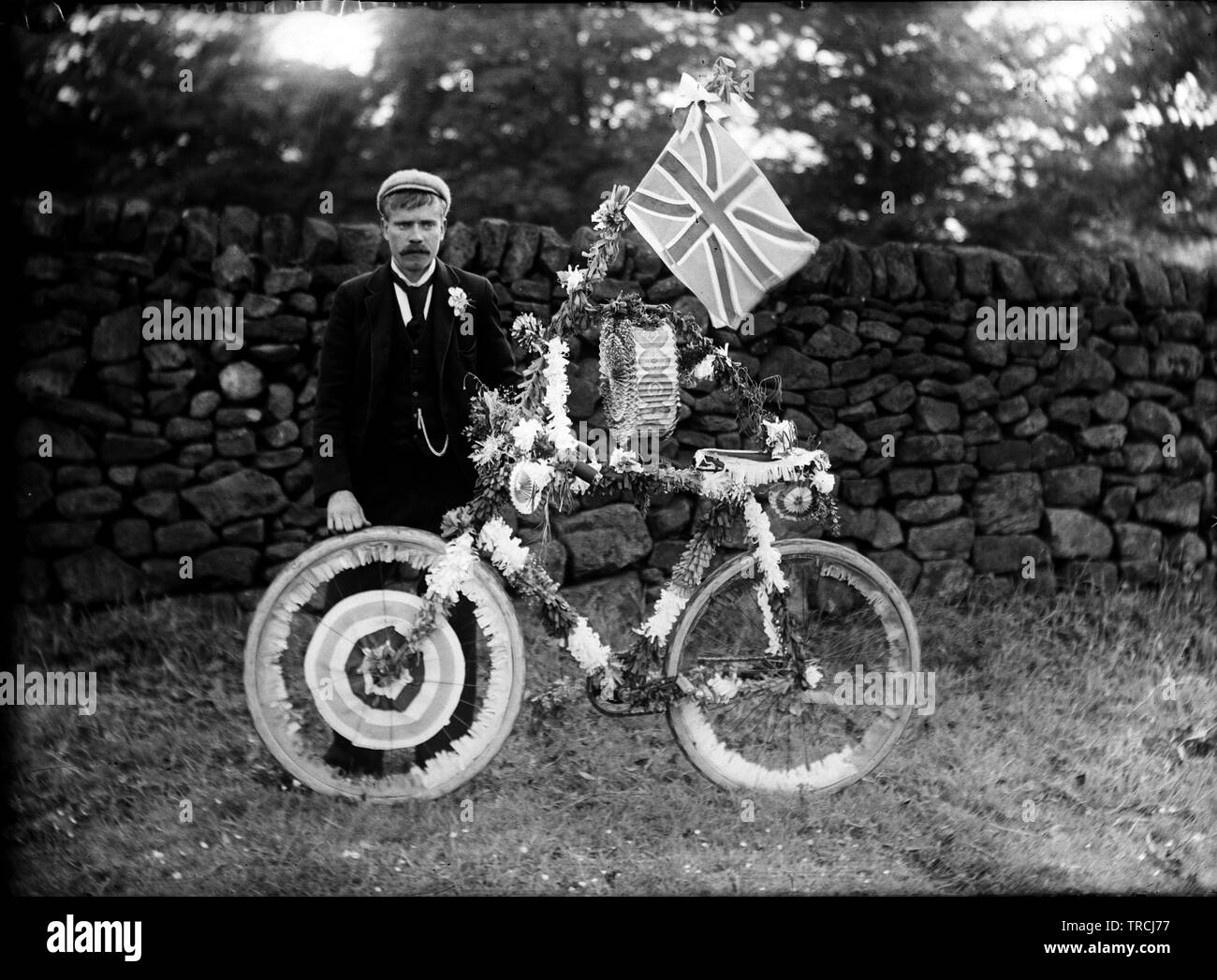 Storia sociale tra cui moda (Derbyshire/Warwickshire). Foto scattata probabilmente nel 1920. Si tratta di un vetro negativo e formata solo uno dei 102 negativi etichettato "Crich'. Tutti sono disponibili su Alamy e possono essere trovati sotto la parola chiave 'Crich 1920s'. Foto Stock