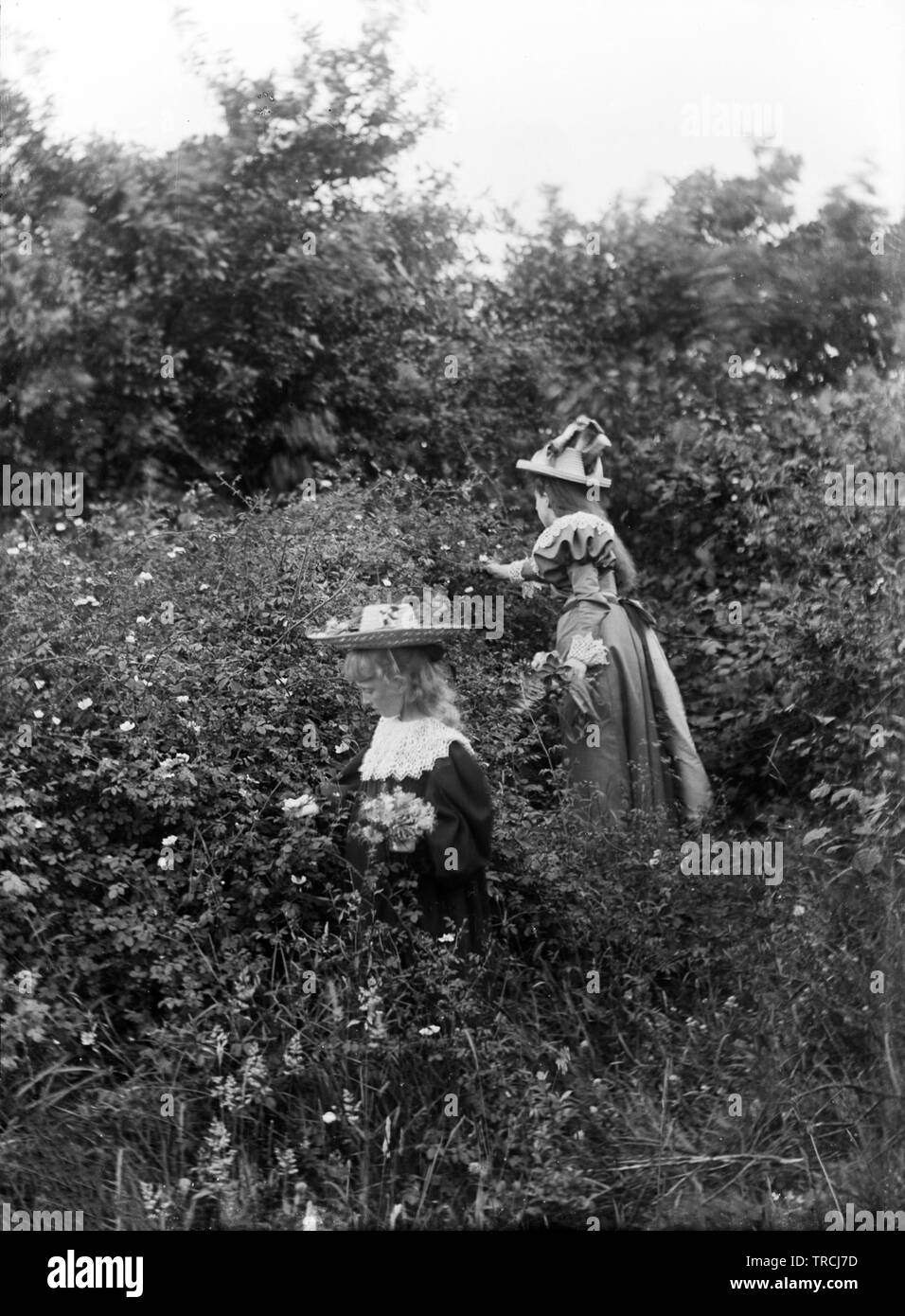 Storia sociale tra cui moda (Derbyshire/Warwickshire). Foto scattata probabilmente nel 1920. Si tratta di un vetro negativo e formata solo uno dei 102 negativi etichettato "Crich'. Tutti sono disponibili su Alamy e possono essere trovati sotto la parola chiave 'Crich 1920s'. Foto Stock