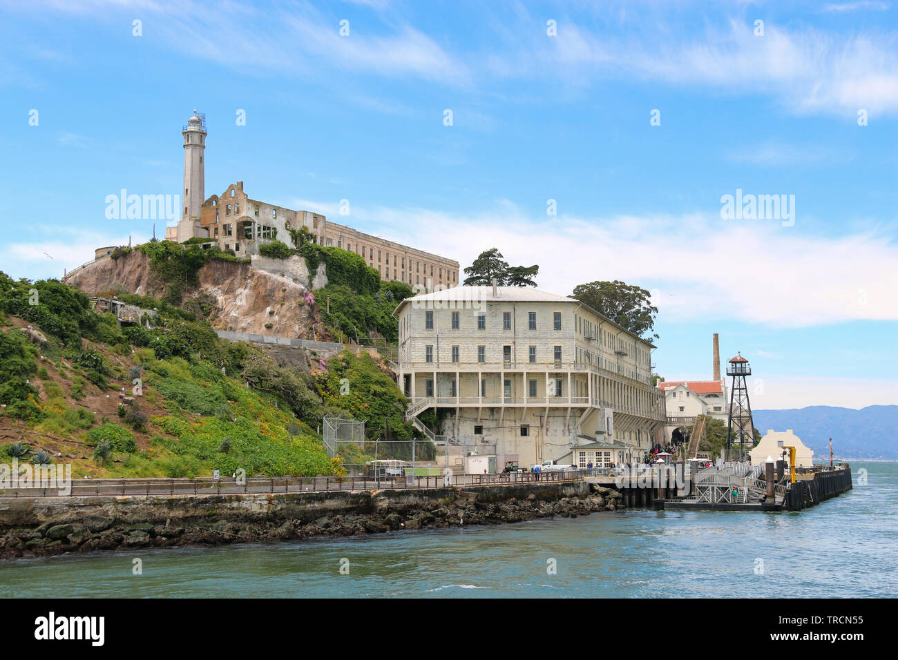 Edificio 64 e blocchi di celle, Alcatraz, la baia di San Francisco, California Foto Stock
