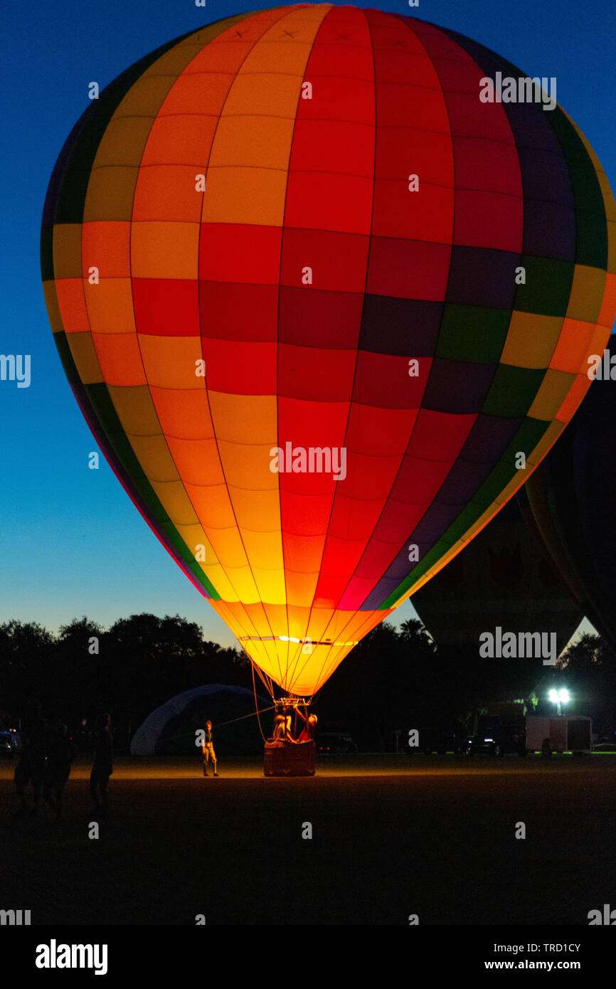 Bagliore di palloncino al 2019 villaggi Polo Club Hot Air Balloon Festival Foto Stock