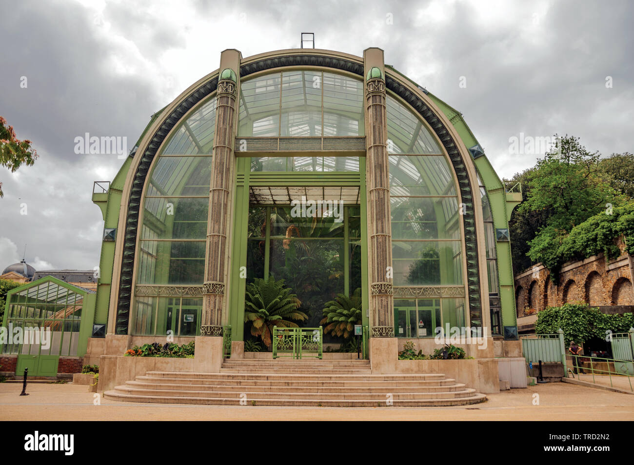 Giardino d'inverno facciata, una Deco serra per piante non autoctone presso il giardino di piante a Parigi, Francia. Foto Stock