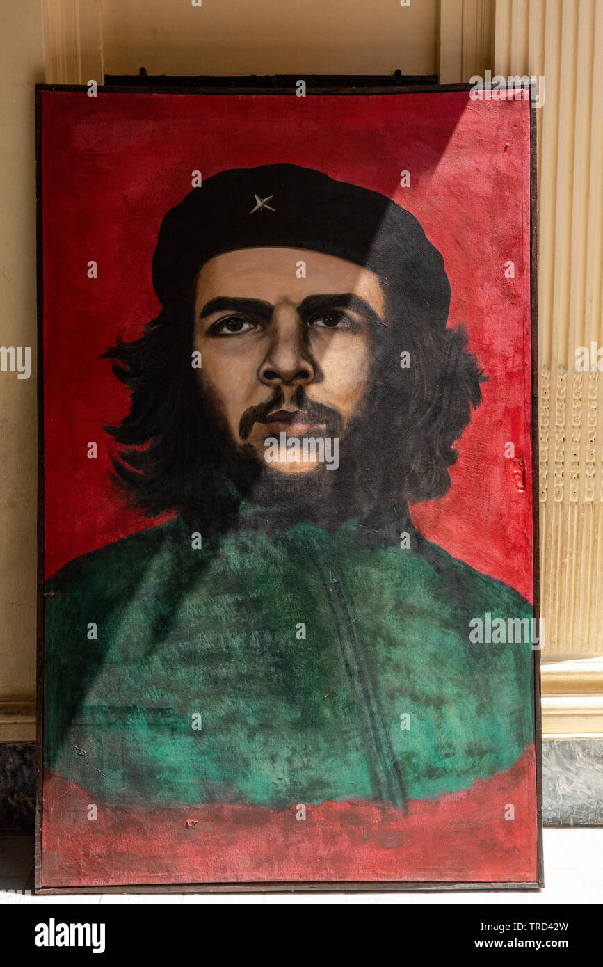 Ritratto di Ernesto Che Guevara in vendita in piedi su un marciapiede nella Città Vecchia di l'Avana, Cuba, Caraibi Foto Stock