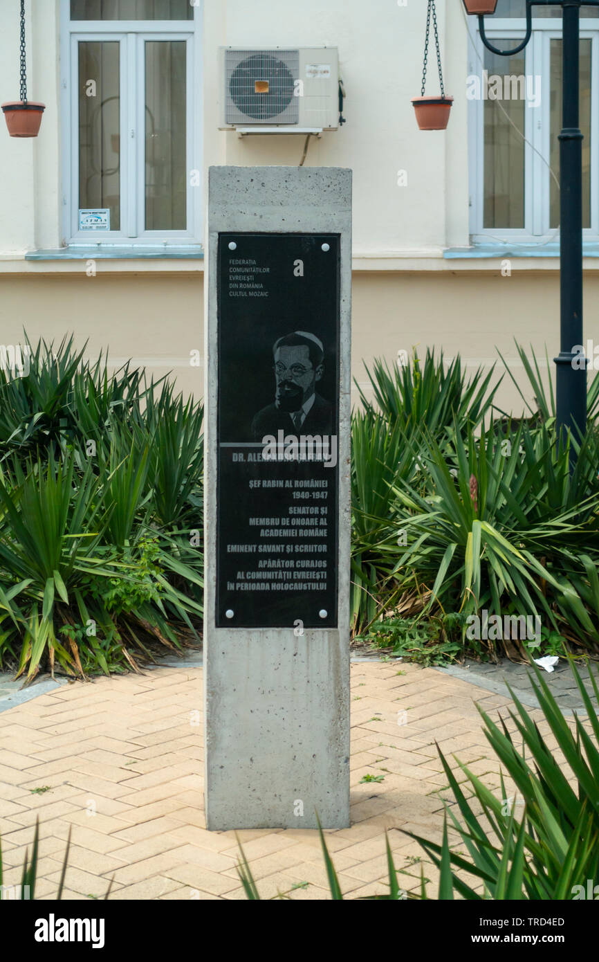 Monumento al dr. Alexandru Şafran (Alexandre Safran) Rabbino capo in Romania da 1940-7, in Bucarest / București, Romania. Foto Stock
