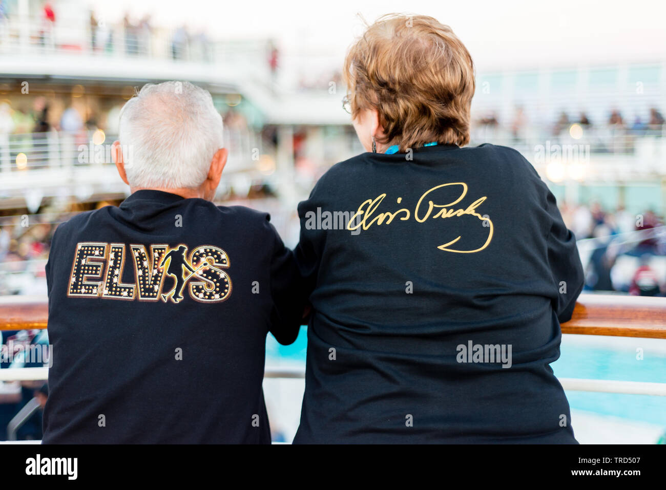 Sydney, Australia - 18 Maggio 2019: P&O eserciti la sua seconda crociera a tema, "un omaggio al re', dotate di molti artisti di tributo. Molti fan dress up per Foto Stock