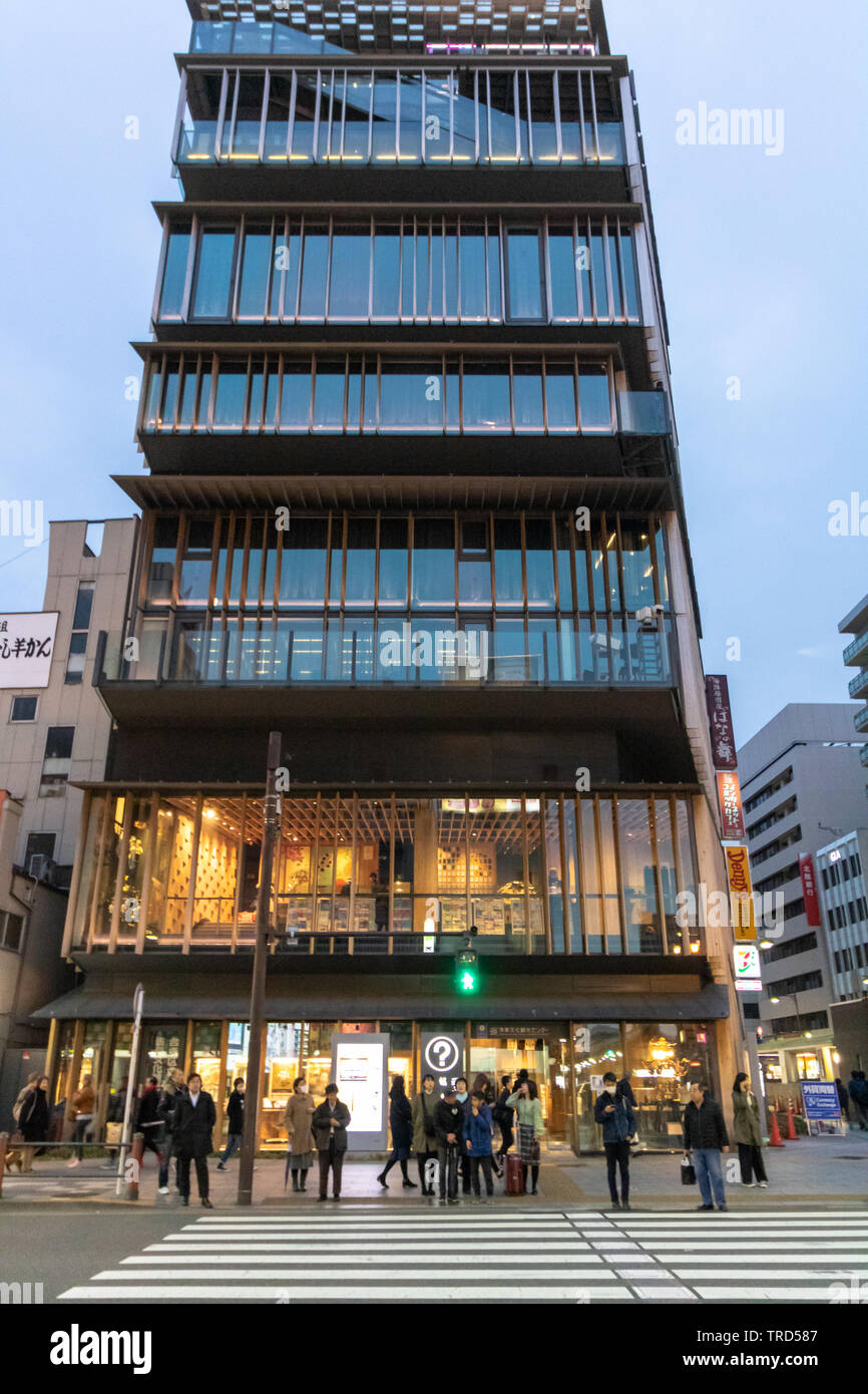 Asakusa Cultura Informazioni turistiche Centro aggiunge interessante architettura per il paesaggio e fornisce top info turistiche su tutto il Giappone a Tokyo. Foto Stock