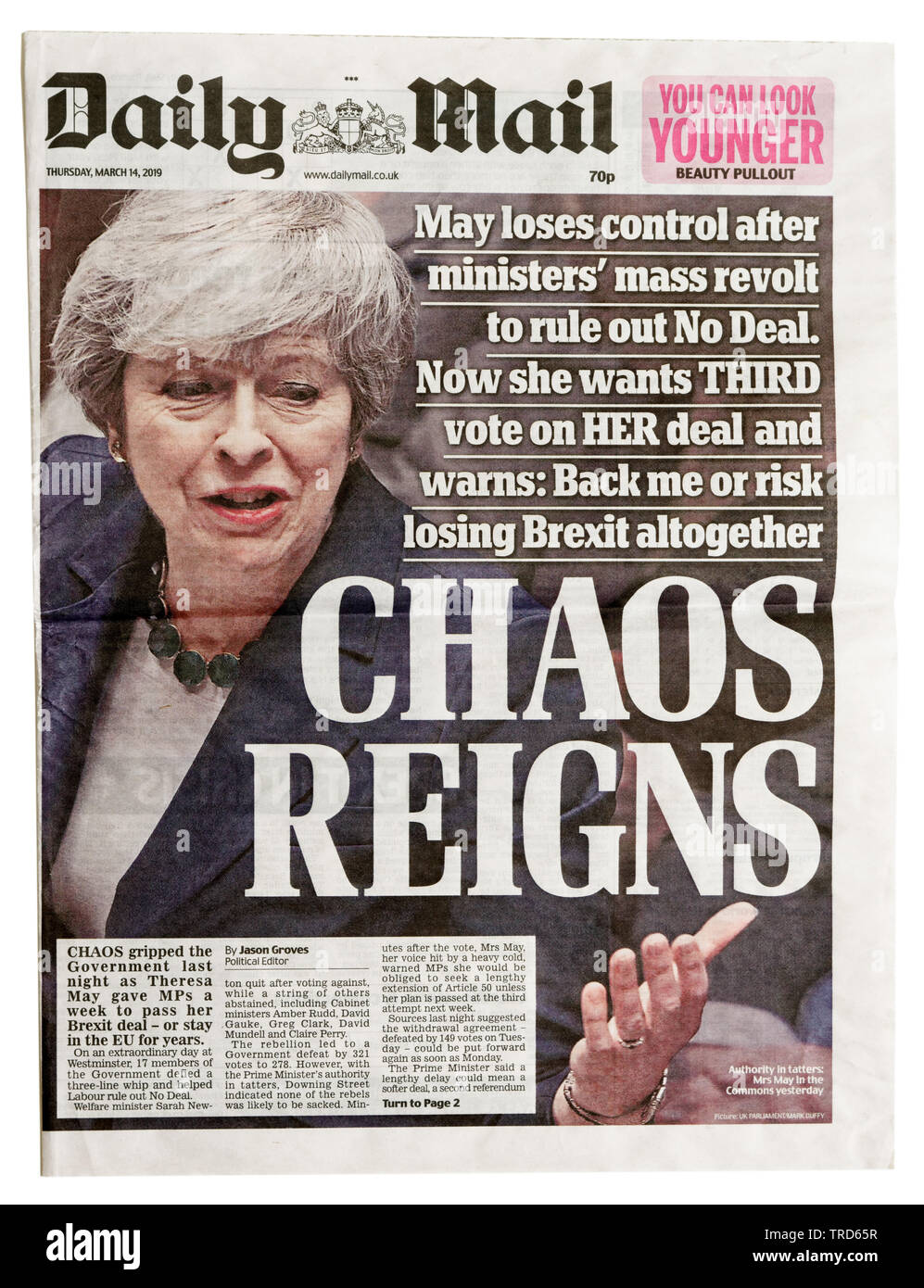 Pagina anteriore del Daily Mail con la headline regna il caos Foto Stock