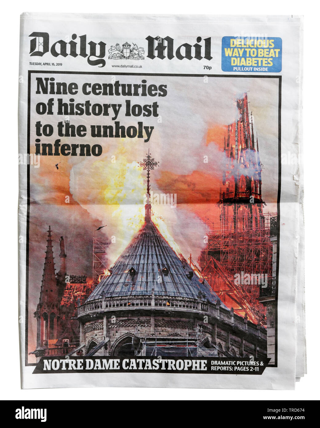 Pagina anteriore del Daily Mail dal 16 aprile 2019 con la storia della Cattedrale di Notre Dame de Paris fire Foto Stock