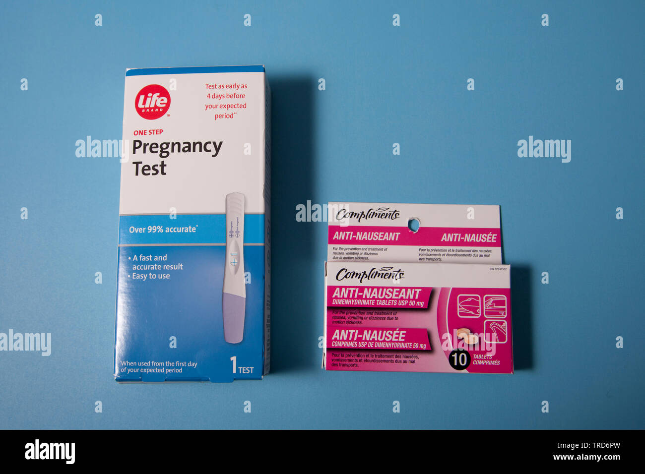 Halifax, Canada- Giugno 1, 2019: Gravidanza fornisce compreso un test di gravidanza e anti-nauseant farmaco Foto Stock