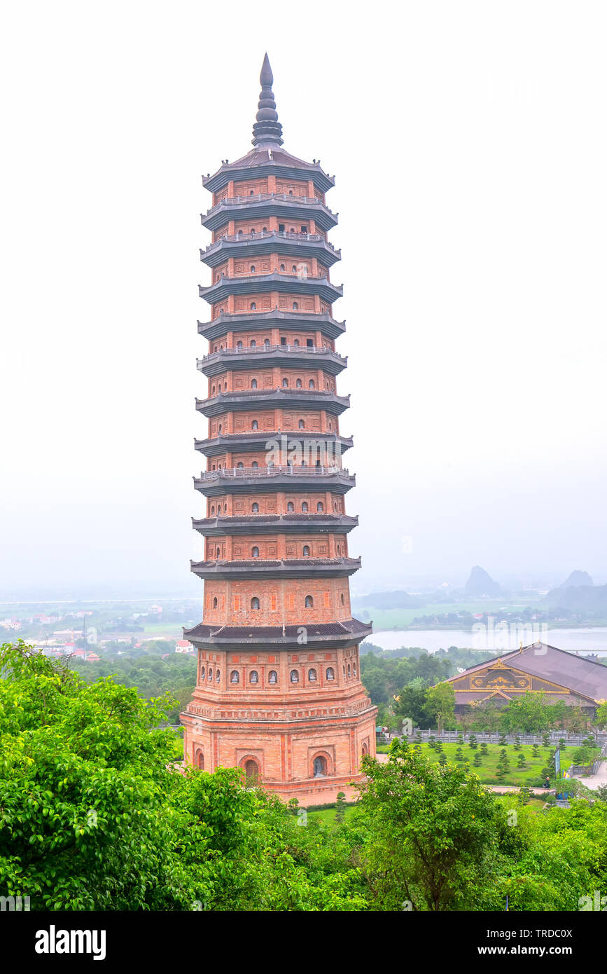 Bai Dinh Pagoda il biggiest e il più grande tempio complesso in Vietnam, Trang Un, Ninh Binh Foto Stock