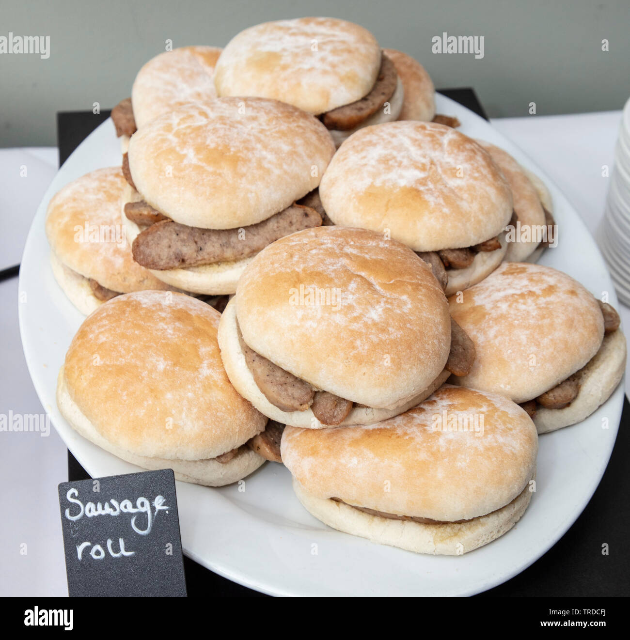 Una piastra di salsiccia baps/rulli ad un evento Foto Stock