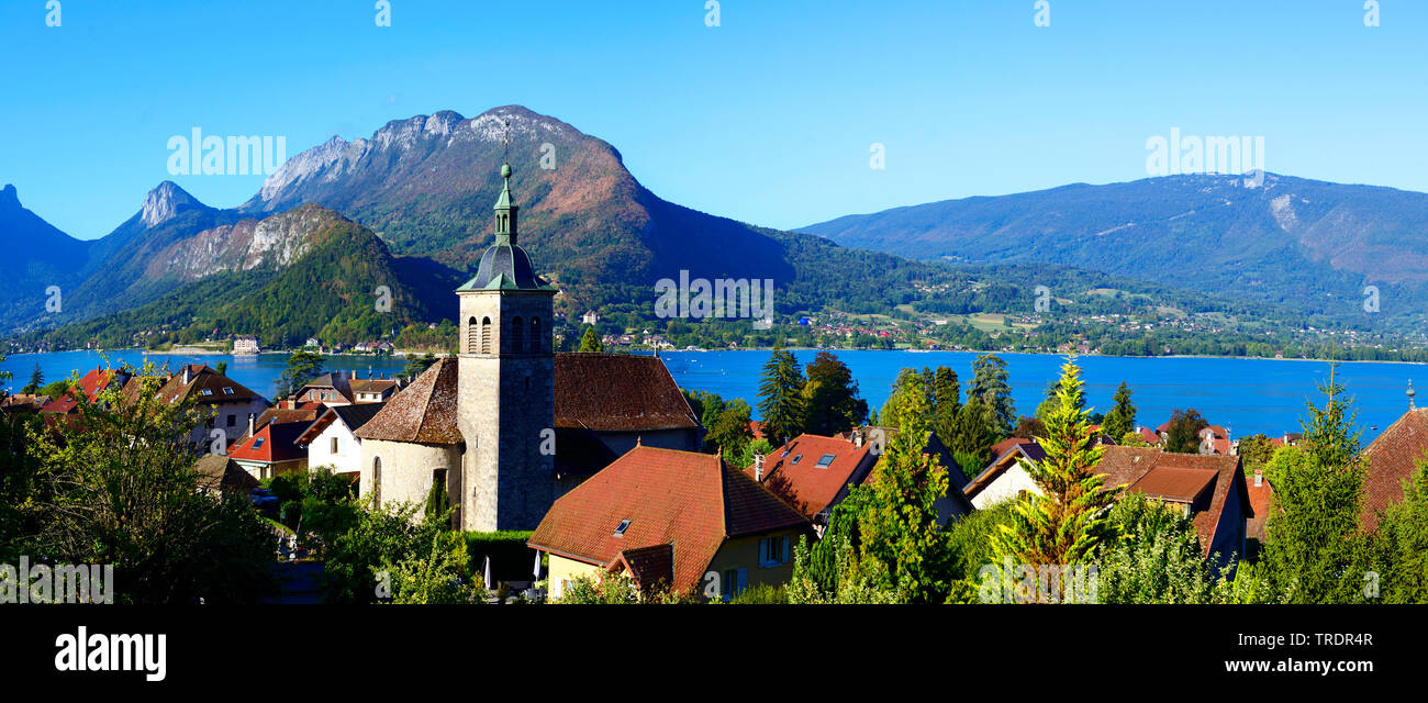 Il villaggio di Talloires sul lago di Annecy, Francia, Savoie, Talloires Foto Stock