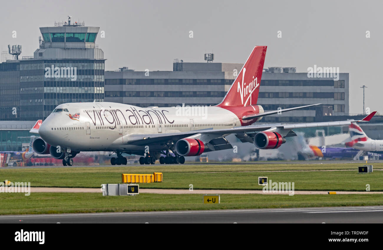 Virgin Alantic 747-400 GVLIP, 'Hot Lips' atterraggio all'Aeroporto di Manchester Foto Stock