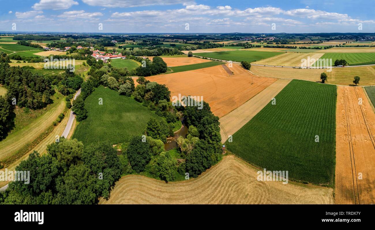 Vista aerea del fiume Paar nel campo summerly scenario, in Germania, in Baviera, Oberbayern, Alta Baviera, Freinhausen Foto Stock