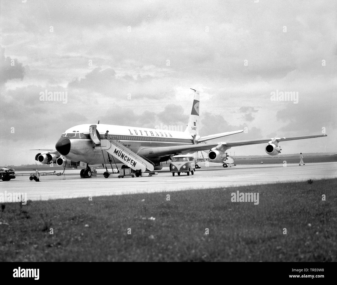 Lufthansa Boeing 707 sull aeroporto di Monaco Riem, foto aerea da 25.06.1963, in Germania, in Baviera, Muenchen Foto Stock