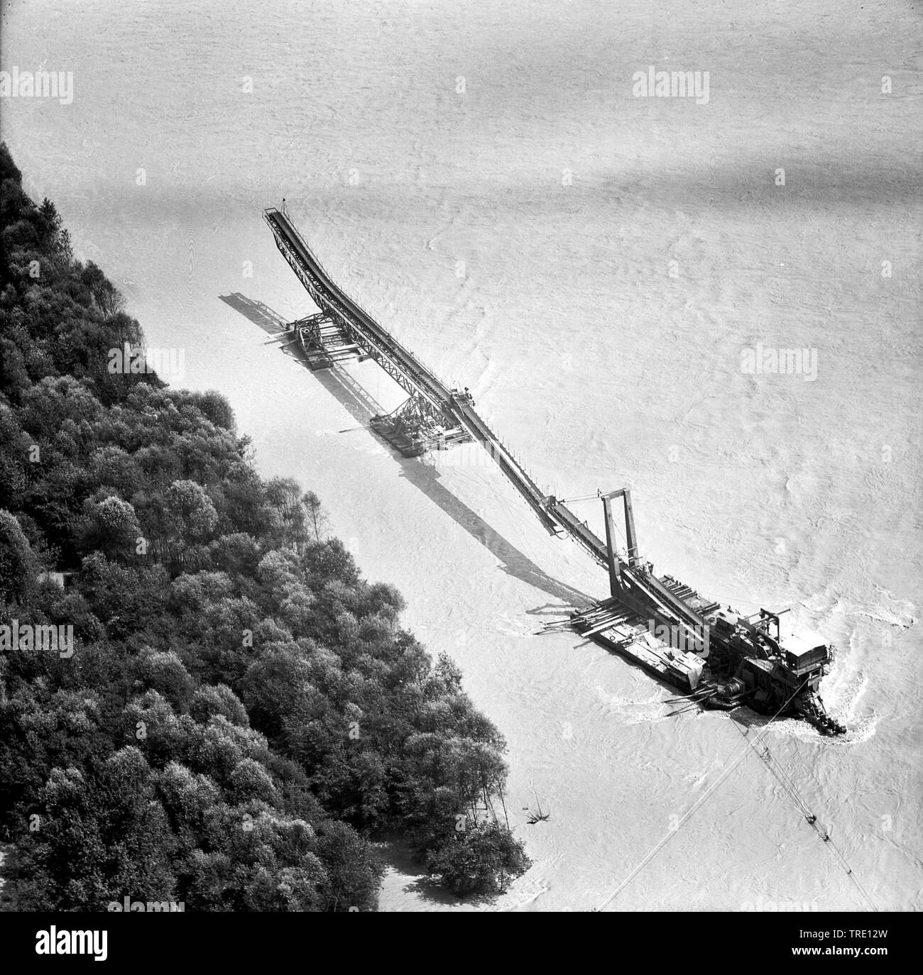 Draga galleggiante sul fiume Inn, storico vista aerea a partire dall'anno 1959, in Germania, in Baviera Foto Stock