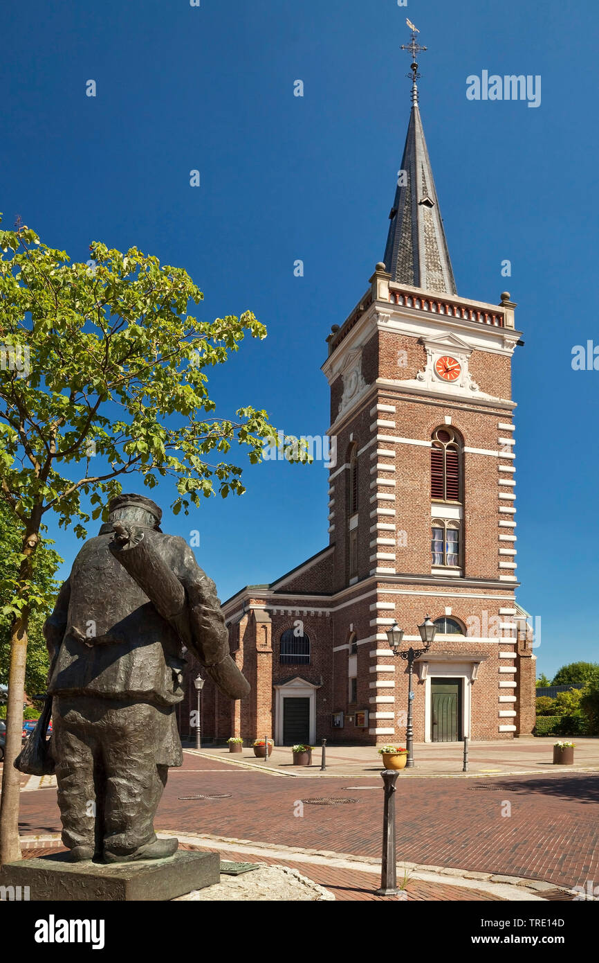 Tessitore di seta la scultura e la chiesa, in Germania, in Renania settentrionale-Vestfalia, Issum Foto Stock