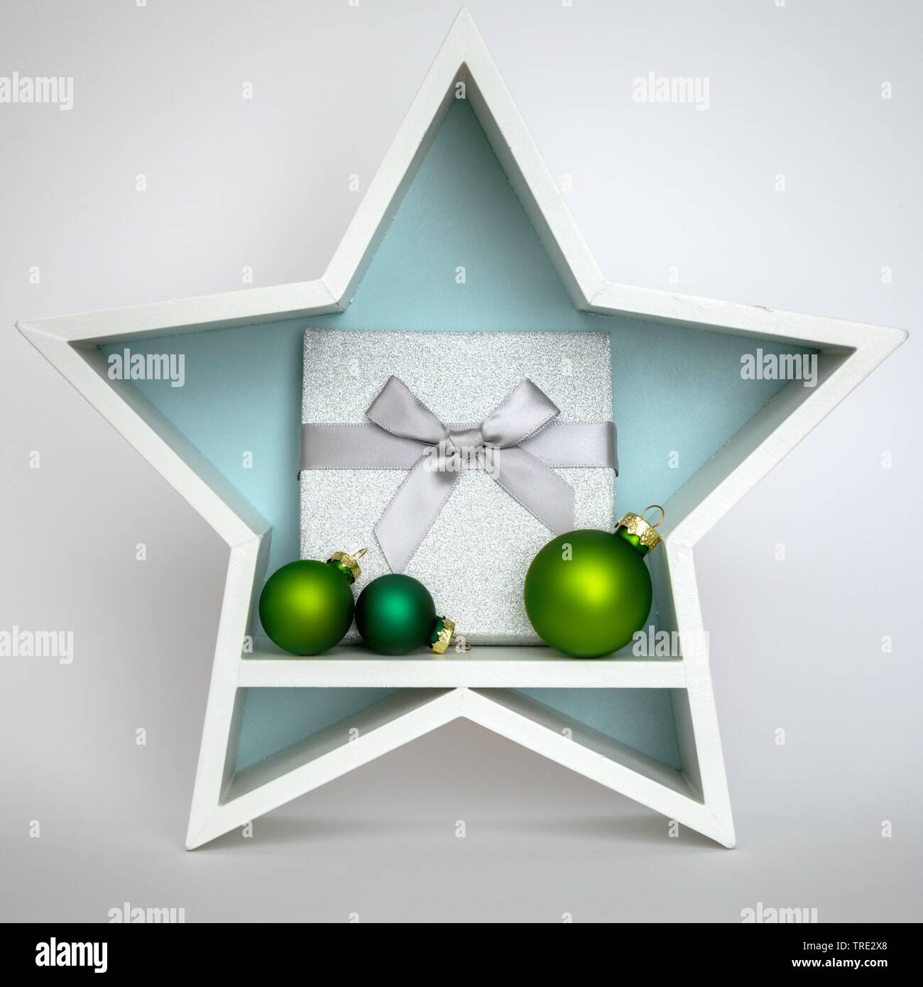 Decorazione di Natale stella bianca con sfere di vetro interno Foto Stock
