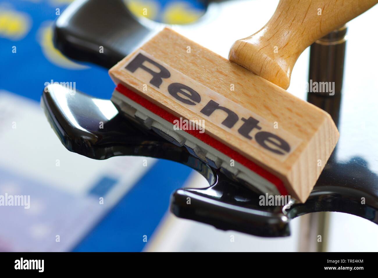 Timbro su una gomma-supporto portatimbri lettering rente, pensione, Germania Foto Stock