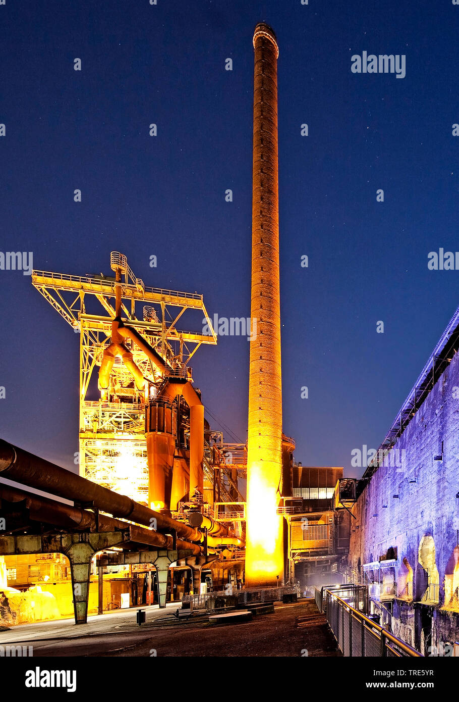 Illuminato Museo Industriale Heinrichshuette, in Germania, in Renania settentrionale-Vestfalia, la zona della Ruhr, Hattingen Foto Stock