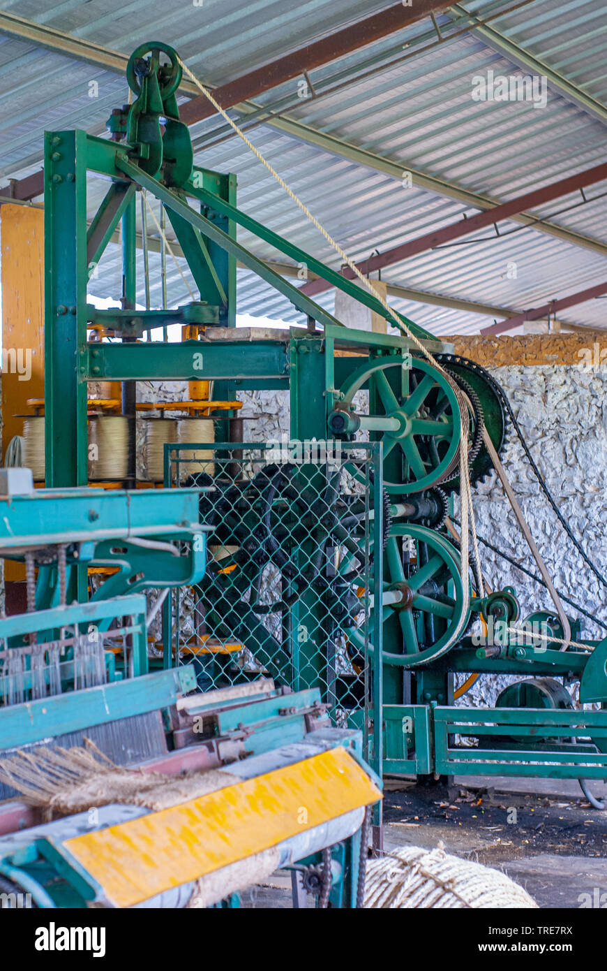 Fibra di agave macchine di filatura, prelevati nella fabbrica Tecoh, Yucatan Foto Stock