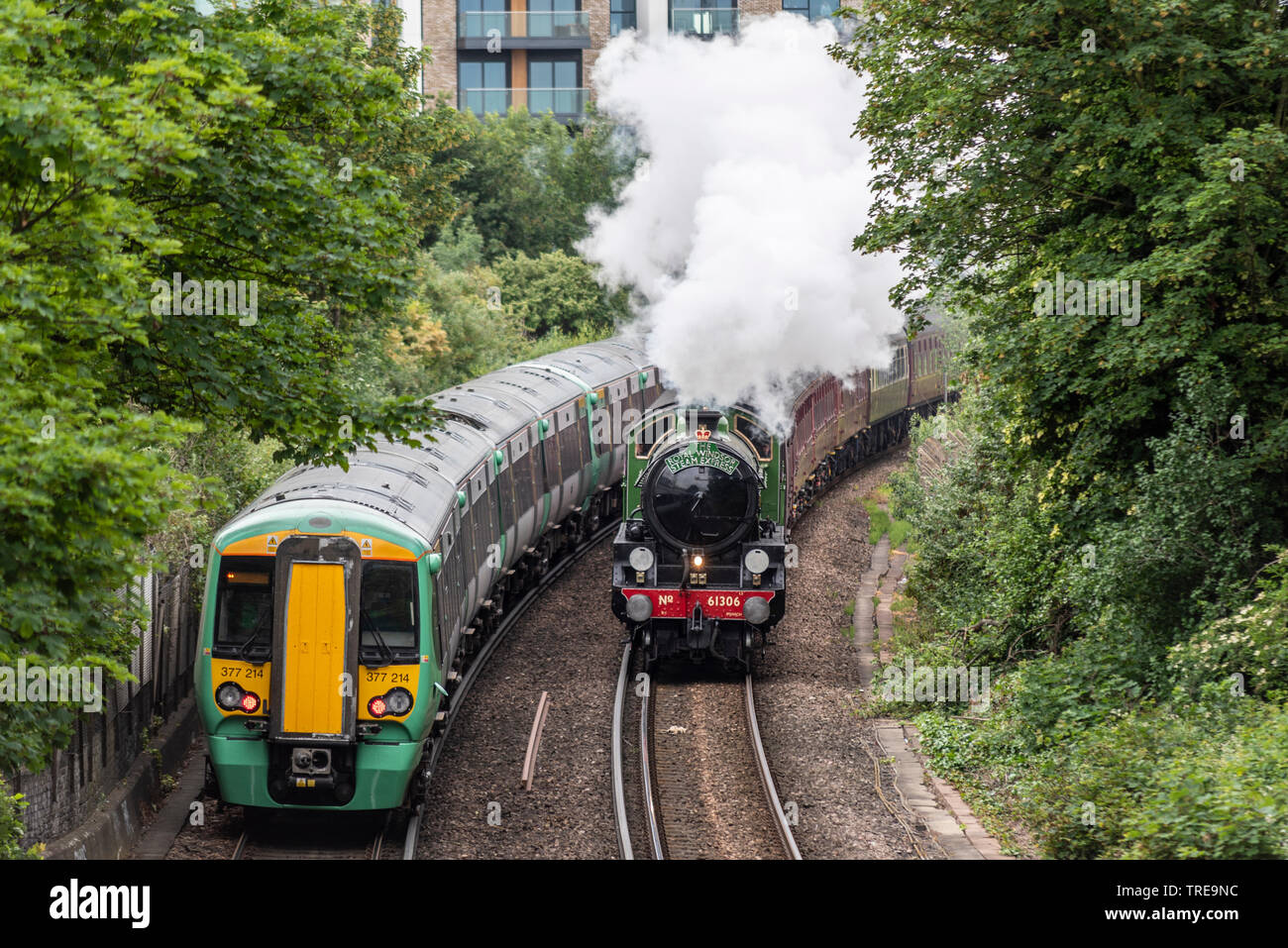 Il vapore sogni Azienda ferroviaria hanno lanciato un servizio di linea regolare tra Londra Waterloo e Windsor e Eton Riverside acceso 3 volte al giorno di martedì tra giugno e settembre, il primo appuntamento è previsto mainline percorsi a vapore poiché la fine del vapore nei tardi anni sessanta. I servizi sono trainati da recentemente ristrutturato il Mayflower, una classe B1 costruita nel 1948 per la British Rail. Il primo treno visto passando attraverso il Chelsea poco dopo la partenza Foto Stock