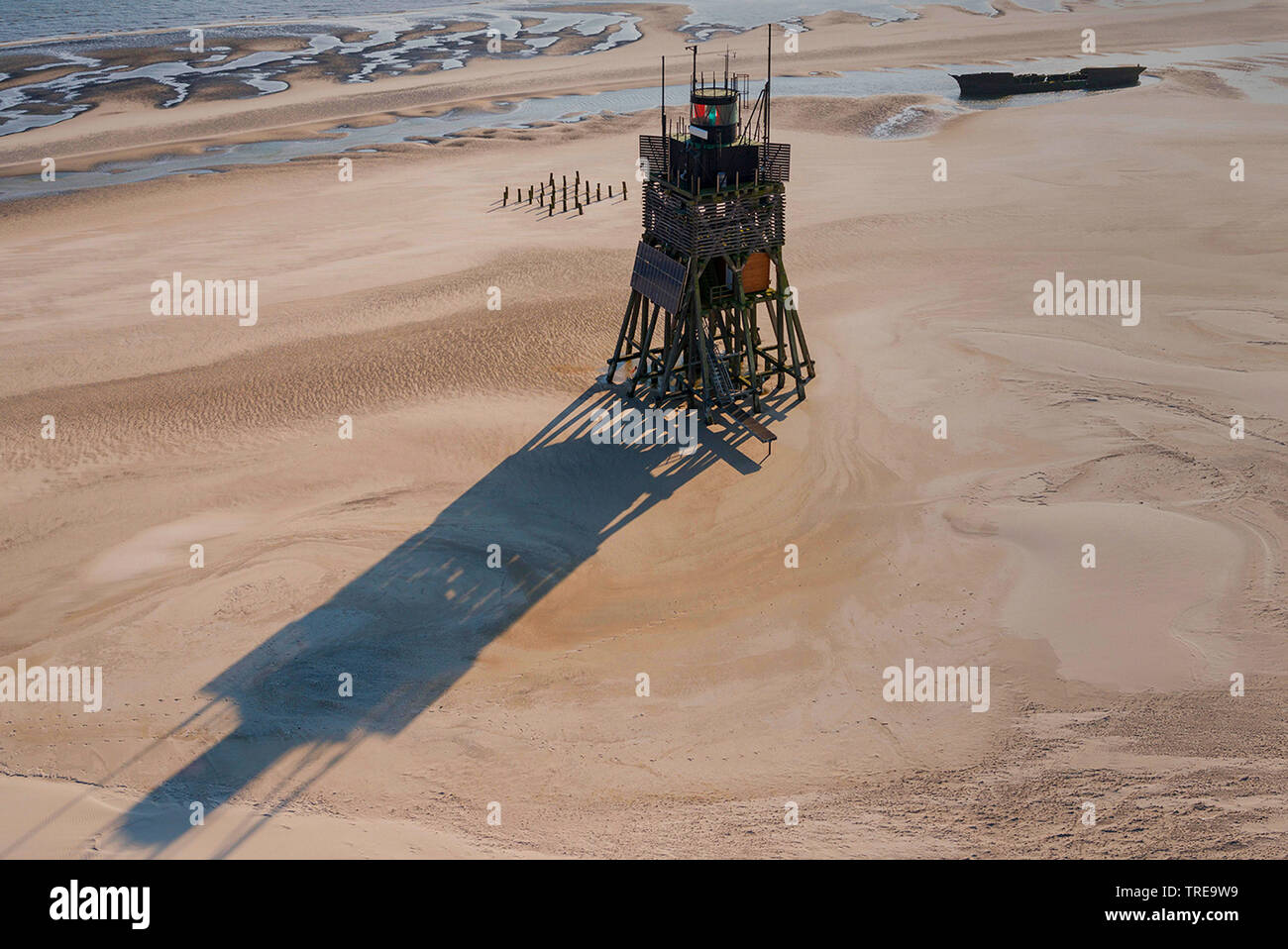 Vista aerea del rifugio per i naufraghi mariners Suederoogsand con naufragio Ulpiano, Germania, Schleswig-Holstein, Schleswig-Holstein il Wadden Sea National Park Foto Stock