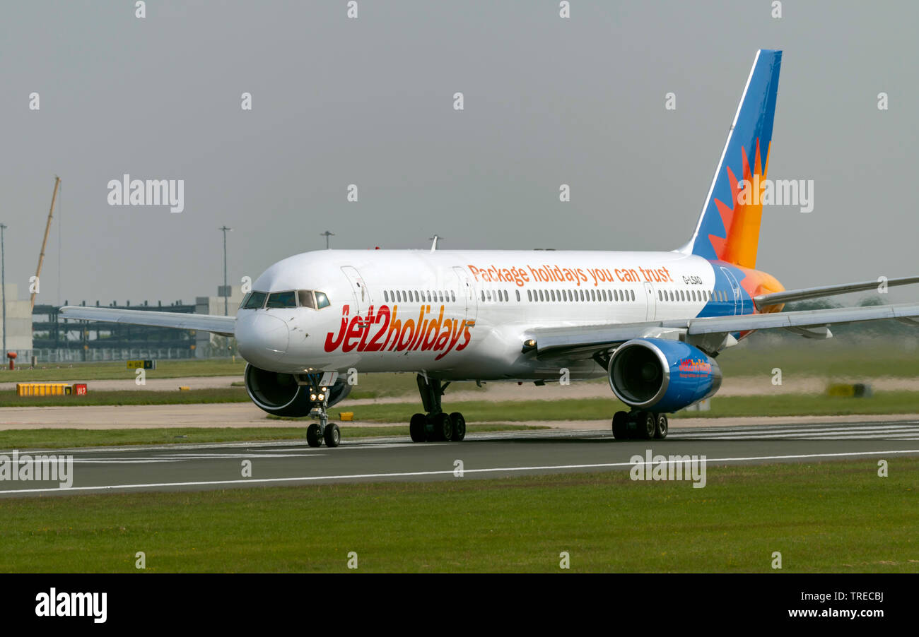 Jet2vacanze 737-236, G-LSAD, voce per prendere il via all'Aeroporto di Manchester Foto Stock