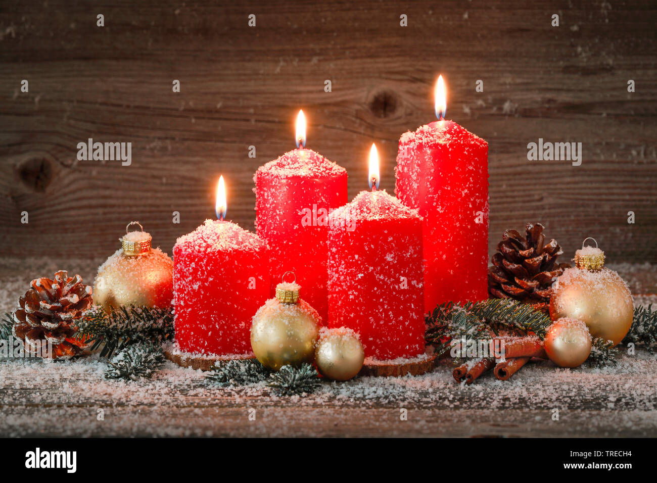 Decorazione natalizia con candele rosse, Svizzera Foto Stock