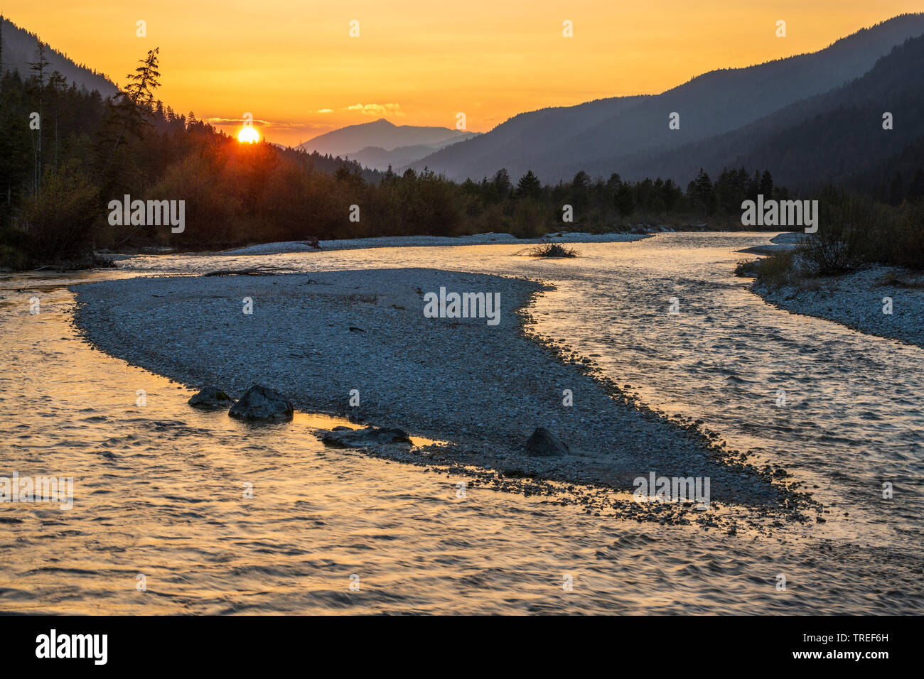 Alta valle Isar al tramonto, in Germania, in Baviera Foto Stock