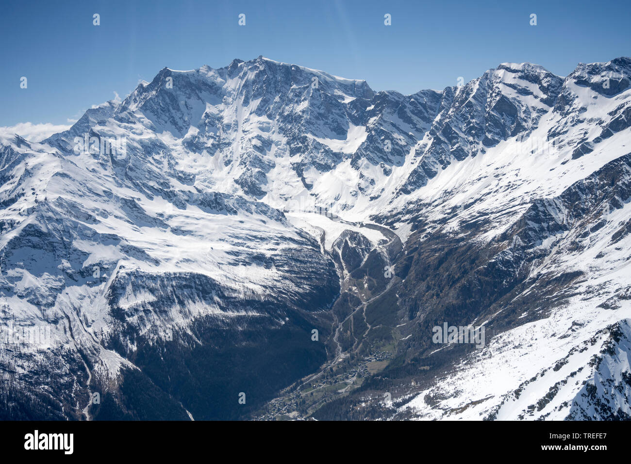 Antenna, a partire da un piccolo aereo, di alto picco di Rosa da Valle Anzasca in Ossola montagne, girato in primavera brillante luce, vicino a Macugnaga, Verbania, Ital Foto Stock