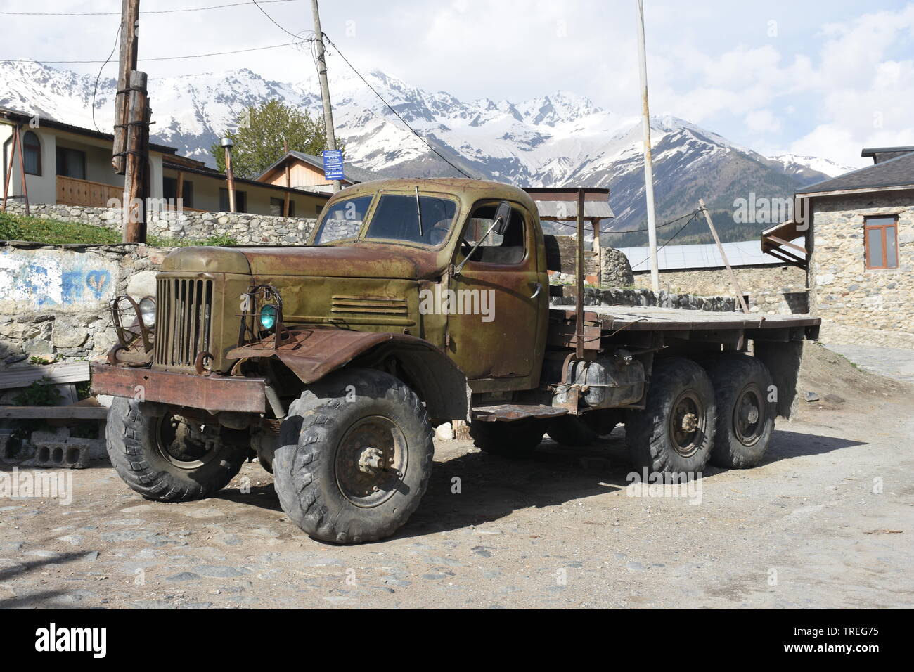 Vecchio arrugginito camion russi Foto Stock