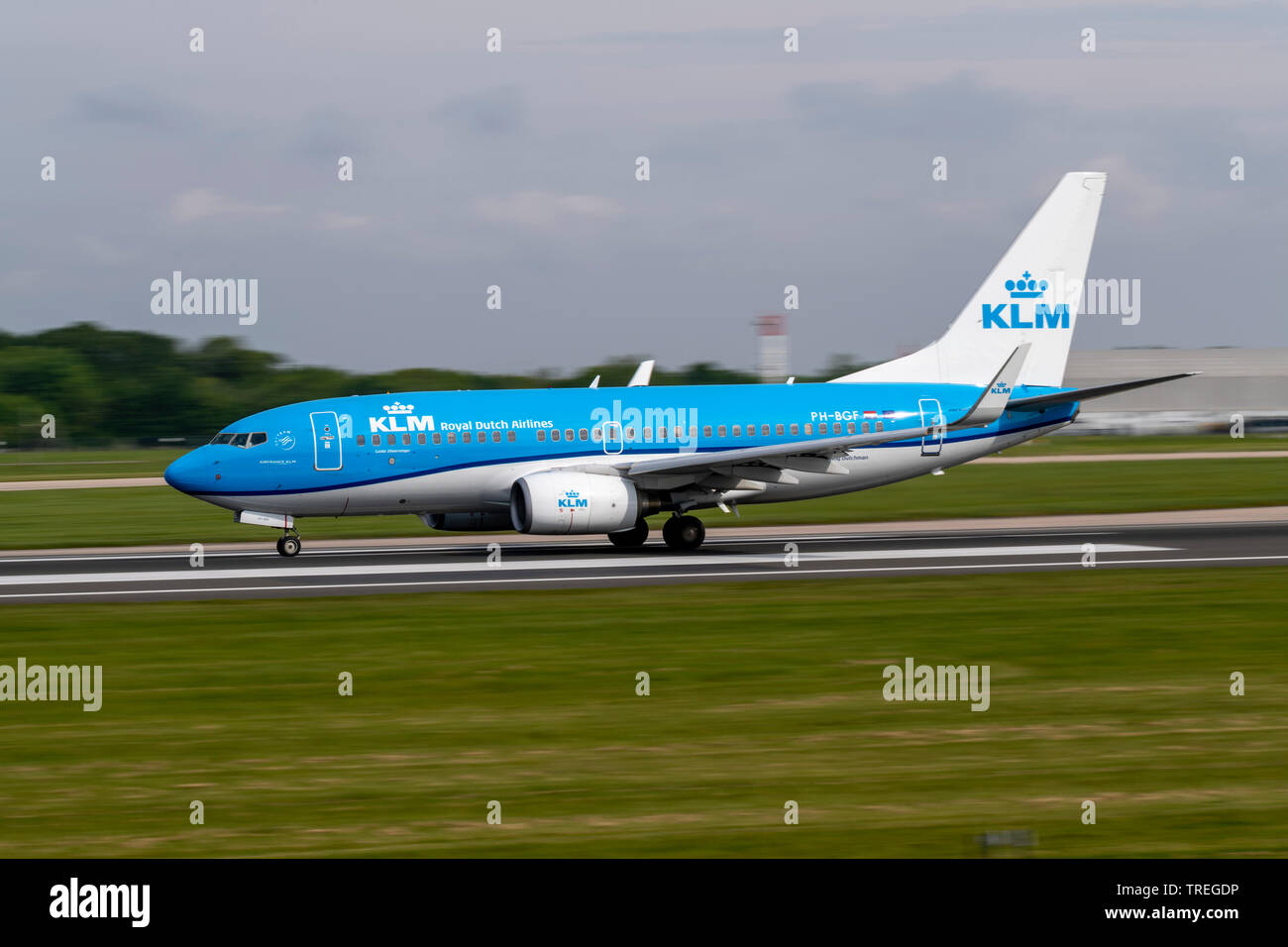 Boeing 737-7K2, PH-BGF, KLM Royal Dutch Airlines, voce per prendere il via all'Aeroporto di Manchester Foto Stock