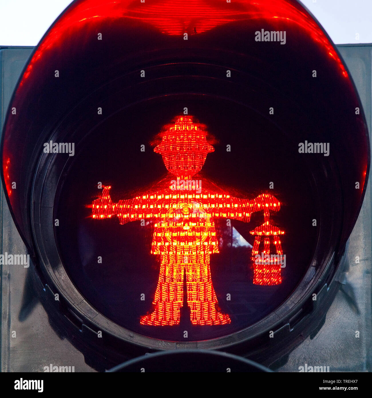 Rosso luce di pedone, poco traffico-uomo di luce nella forma di un minatore con minatore della lampada, in Germania, in Renania settentrionale-Vestfalia, la zona della Ruhr, Duisburg Foto Stock