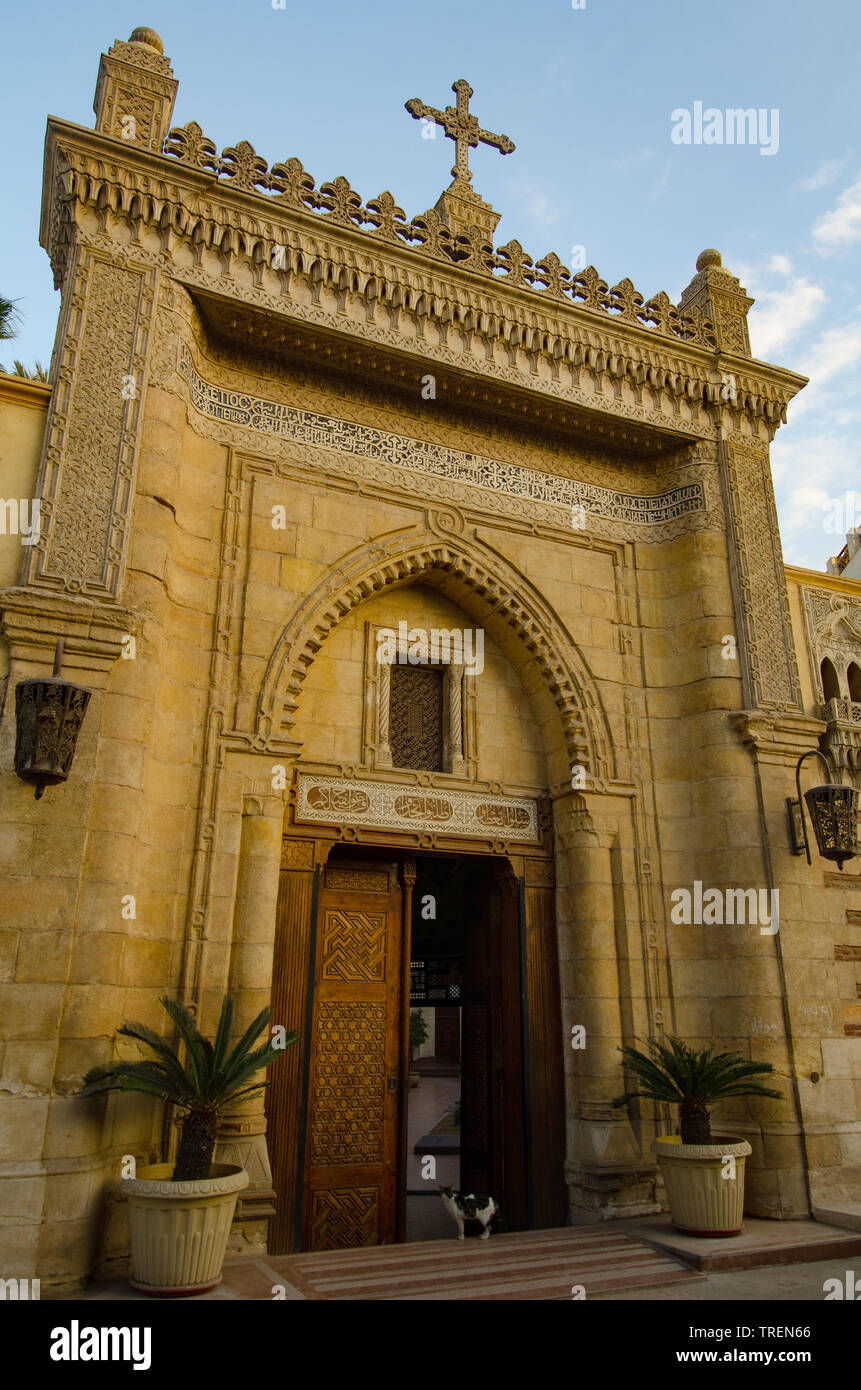 Ingresso alla cristiana copta chiesa pensile del Cairo, Egitto. Foto Stock