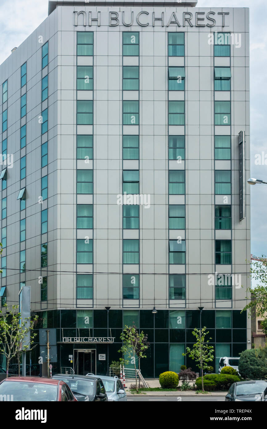 Esterno del NH Hotel è un moderno albergo a quattro stelle nella zona della città vecchia di București / Bucarest, Romania Foto Stock