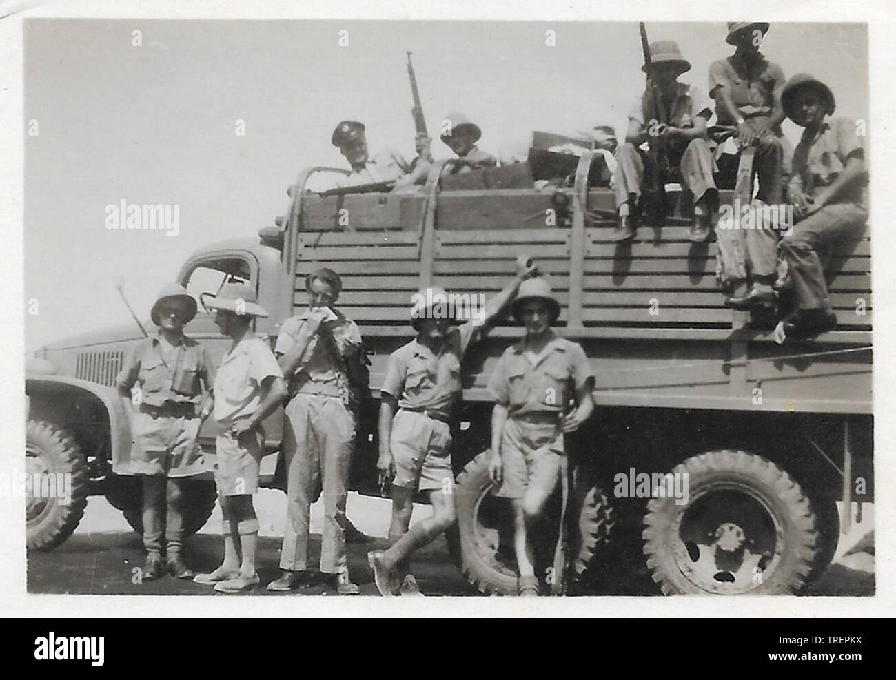 Convoglio Lotty ion Deserto Occidentale. Prese nel 1943/44 da Flt Sgt Gleed RAF WW2 223 Squadrone, Foto Stock