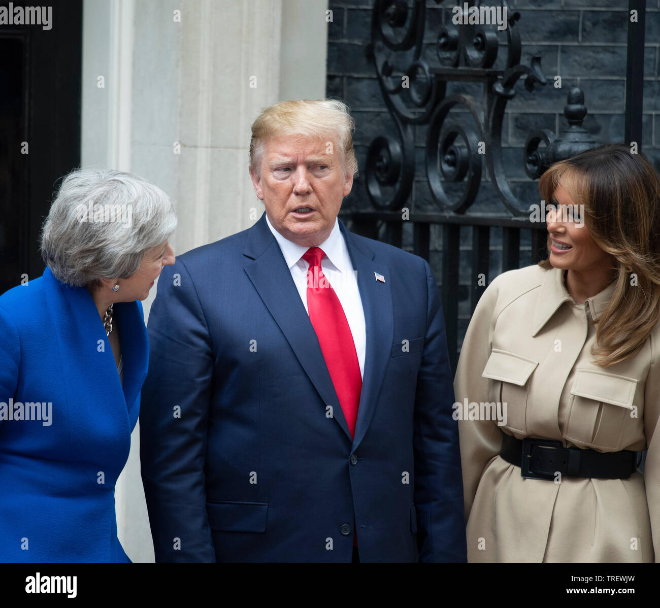 10 Downing Street, Londra, Regno Unito. Il 4 giugno 2019. Il giorno 2 della visita di Stato del Presidente e la First Lady degli STATI UNITI D'AMERICA, presidente Donald Trump e la First Lady Melania Trump sono accolti a Downing Street dal Primo ministro britannico Theresa Maggio e suo marito Filippo. Credito: Malcolm Park/Alamy Live News. Foto Stock