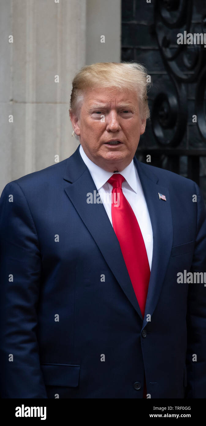 10 Downing Street, Londra, Regno Unito. Il 4 giugno 2019. Il giorno 2 della visita di Stato del Presidente e la First Lady degli STATI UNITI D'AMERICA, presidente Donald Trump e Melania Trump arrivano a Downing Street. Credito: Malcolm Park/Alamy Live News. Foto Stock