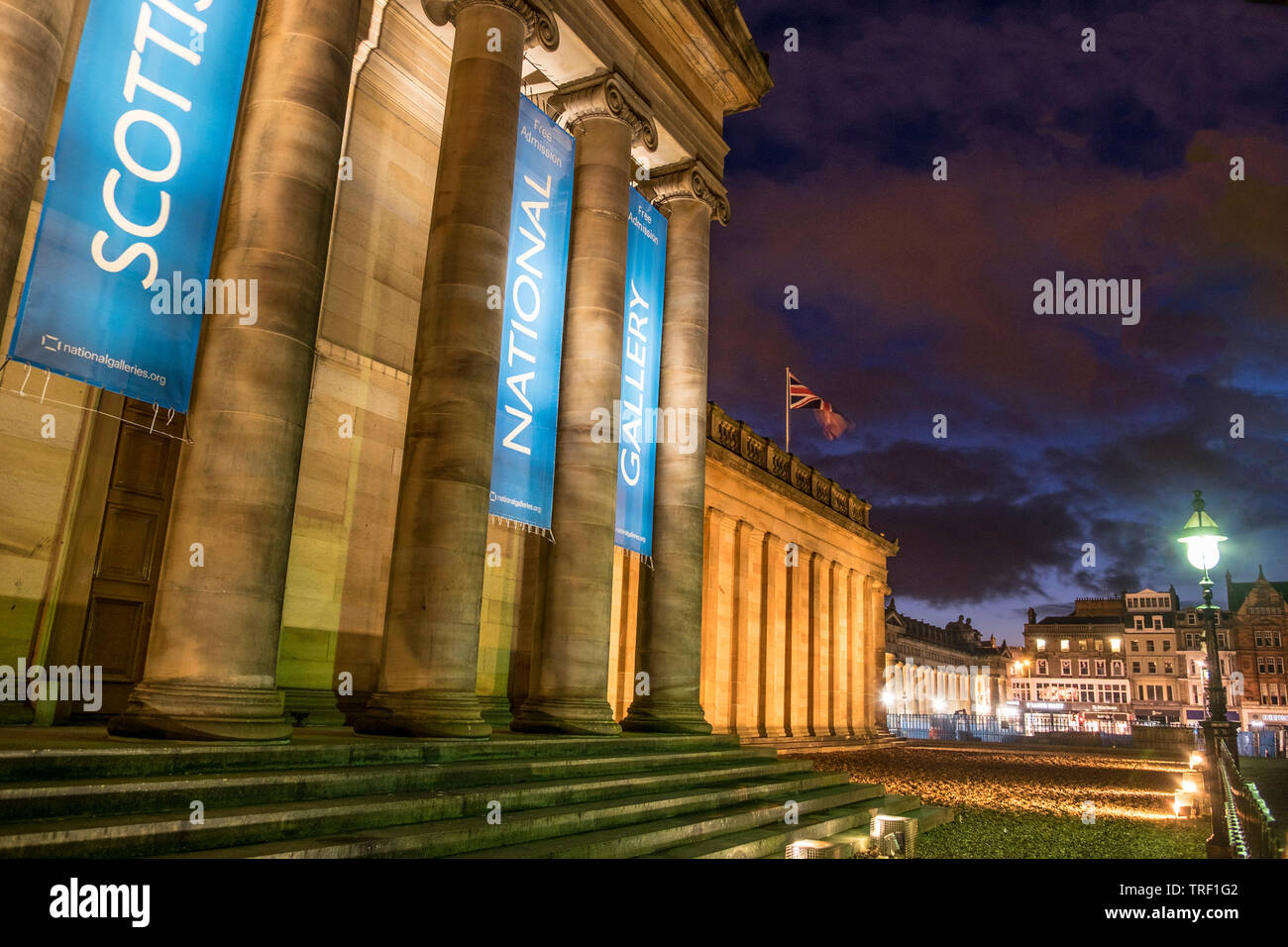 National Gallery of Scotland pilastri al crepuscolo. Foto Stock