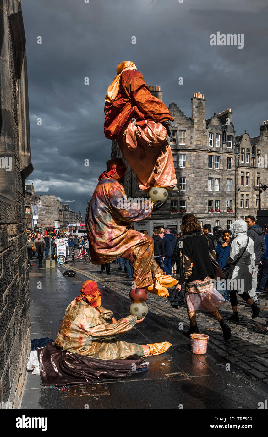 Artisti di strada a Edinburgh Festival Fringe Foto Stock