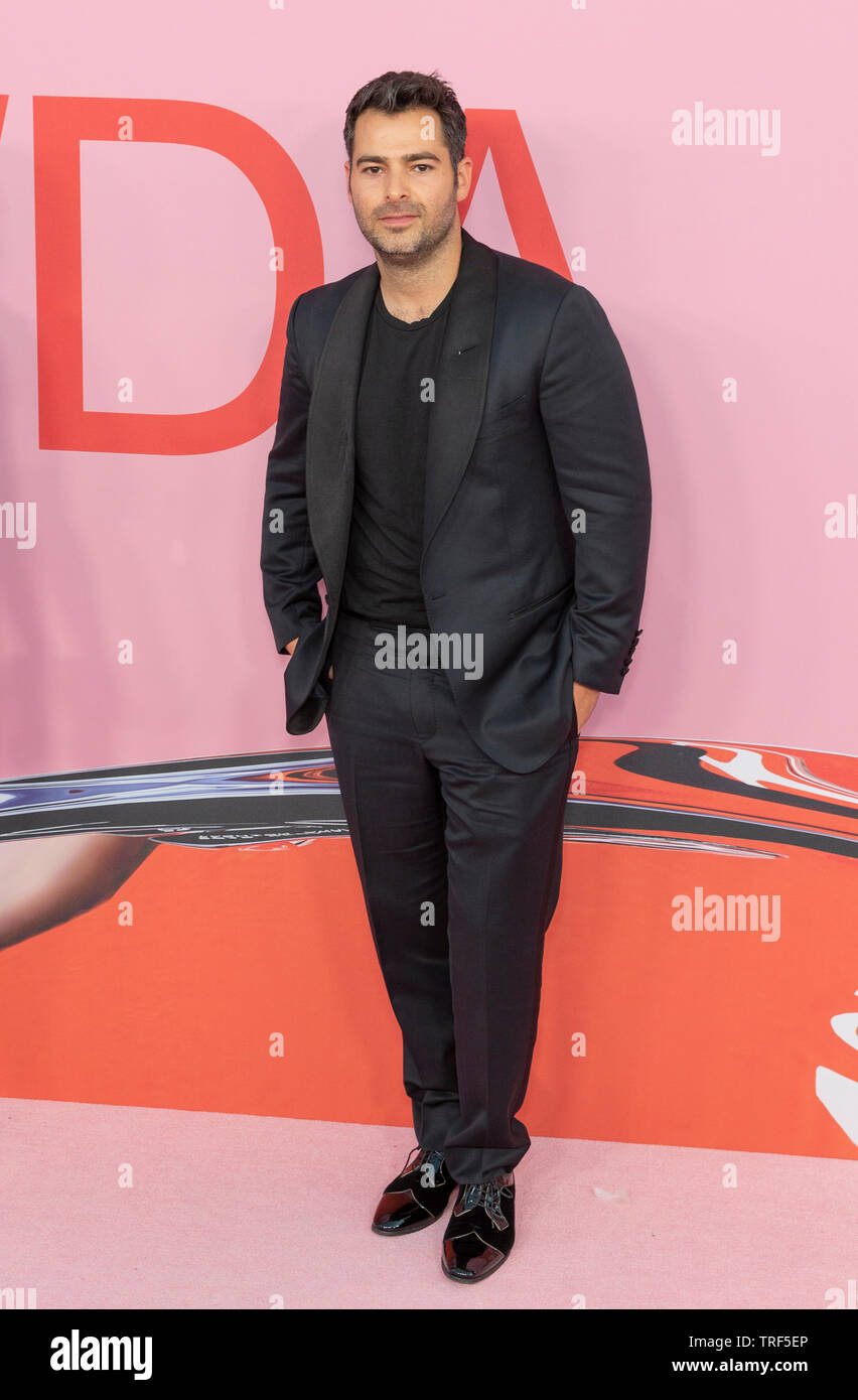 New York, NY - Giugno 3, 2019: Designer Jonathan Simkhai assiste 2019 CFDA Fashion Awards al Brooklyn Museum Foto Stock