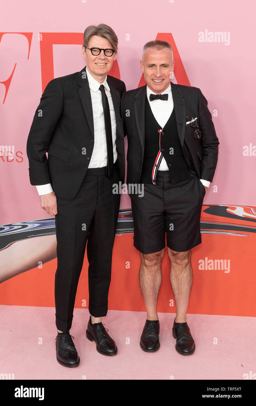 New York, NY - Giugno 3, 2019: Designer Thom Browne e valutazione frequentare 2019 CFDA Fashion Awards al Brooklyn Museum Foto Stock