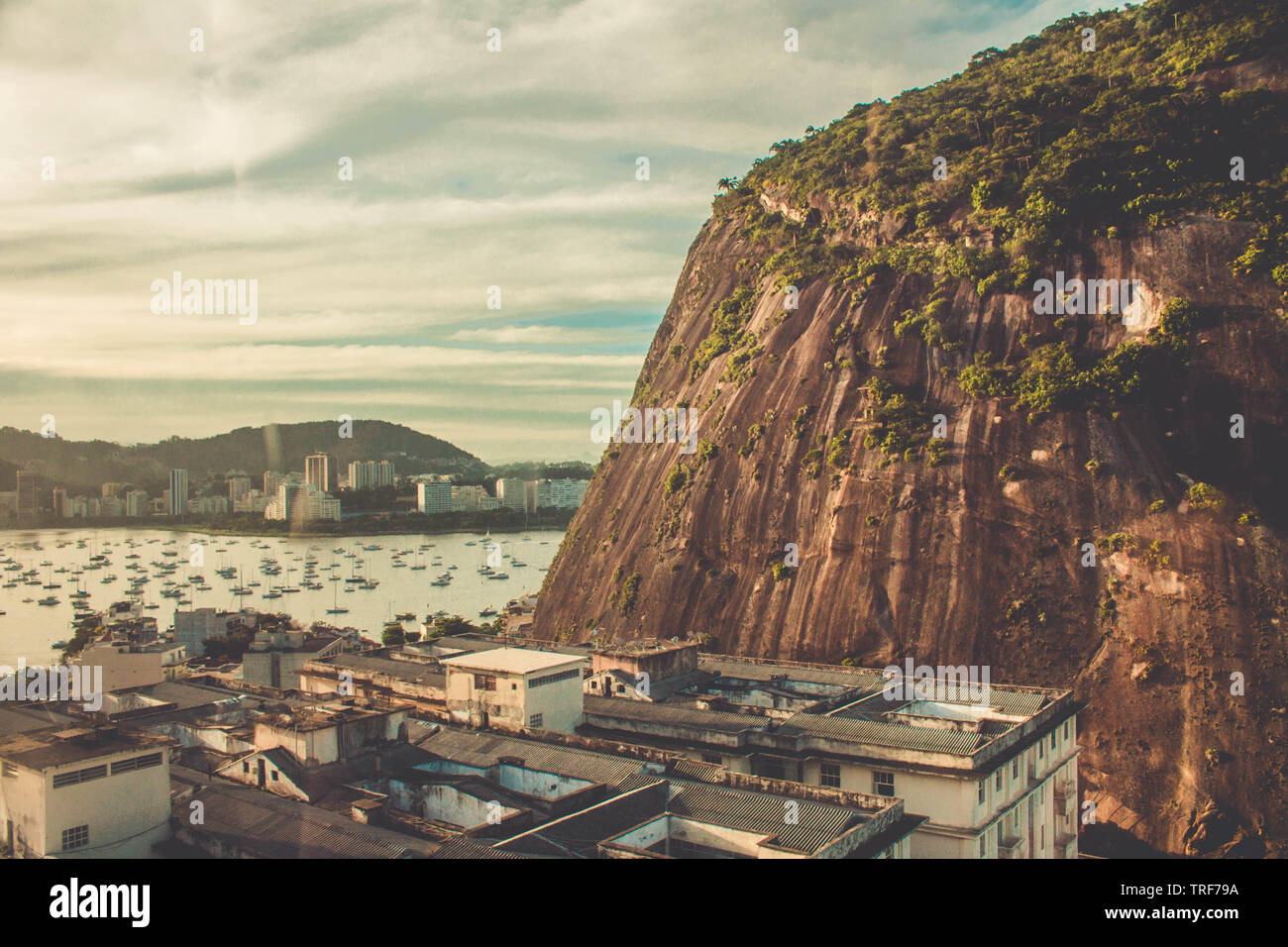 Rio de Janeiro. Monte Sugarloaf. Il Pan di zucchero è anche il segno distintivo di Rio de Janeiro, come la statua del Cristo Redentore. Per salire la montagna Foto Stock