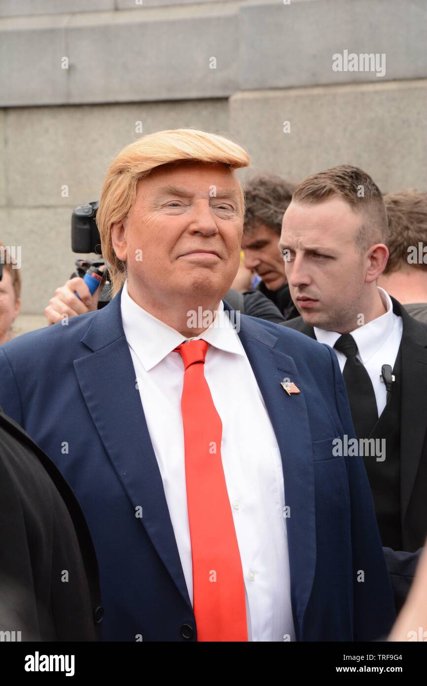 Donald Trump impersonator in centro a Londra il secondo giorno della visita del Presidente degli Stati Uniti, martedì 3 giugno 2019. Foto Stock