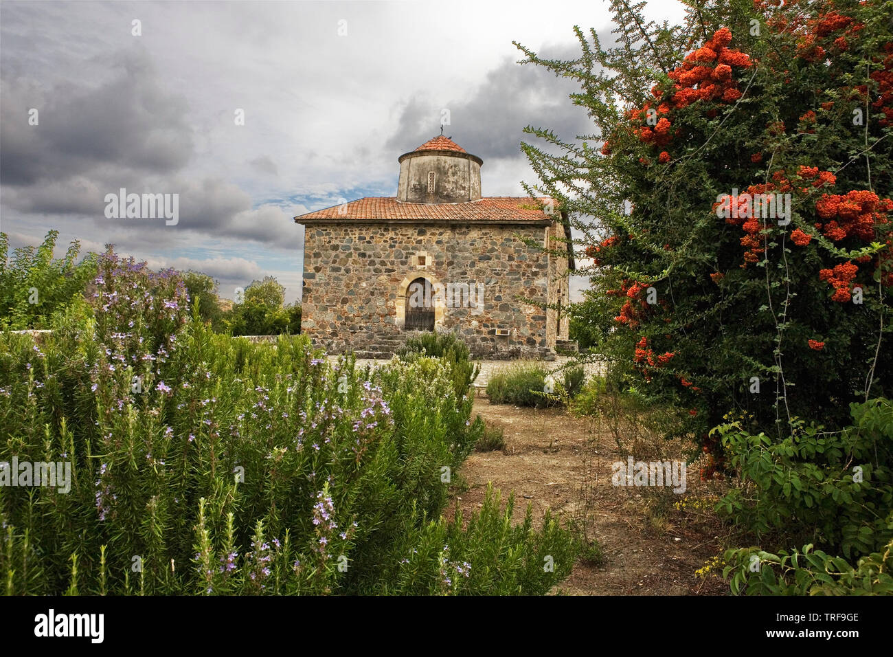 La minuscola chiesa bizantina di Timiou Stavros, Peléndhri, Cipro Foto Stock