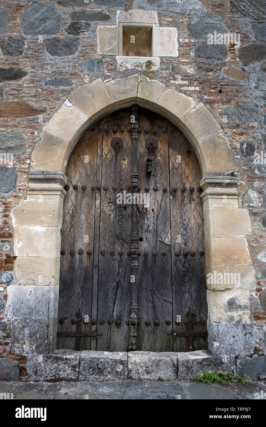 La porta principale della piccola chiesa bizantina di Timiou Stavros, Peléndhri, Cipro Foto Stock