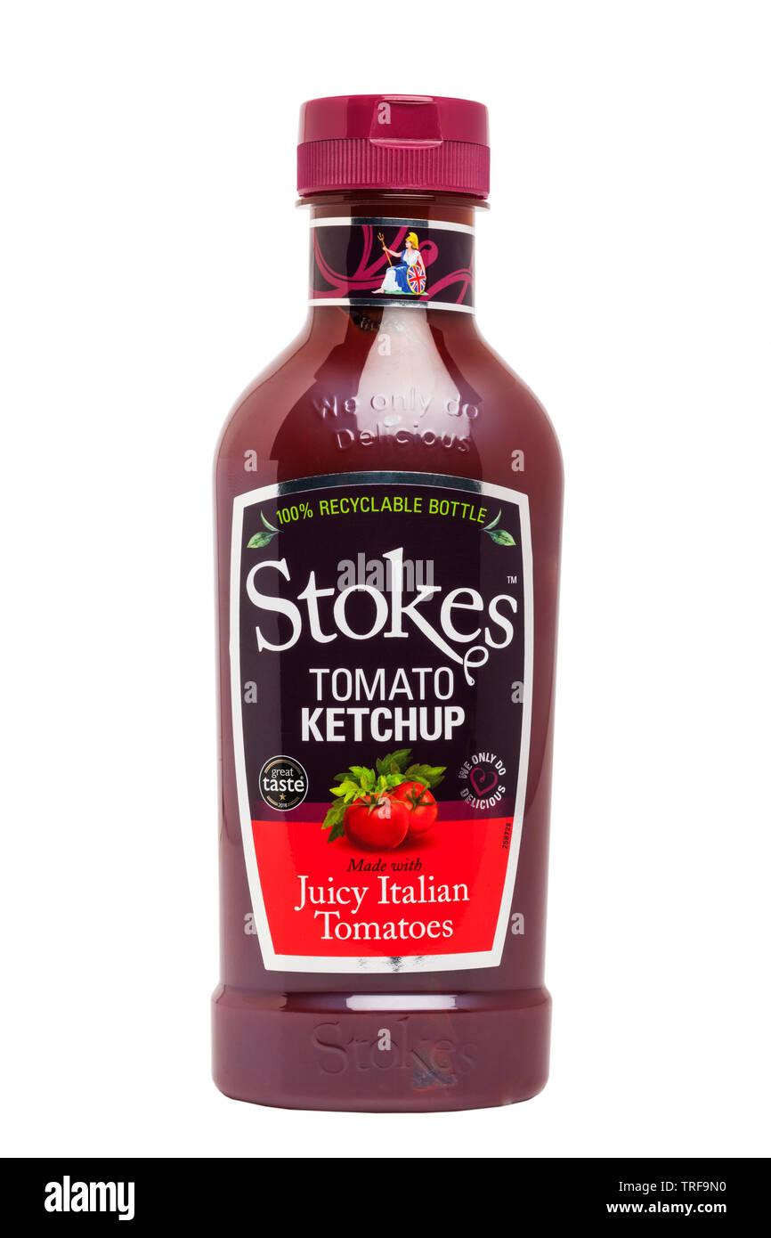 Una nuova bottiglia di plastica di Stokes Tomato Ketchup Salsa su uno sfondo bianco Foto Stock
