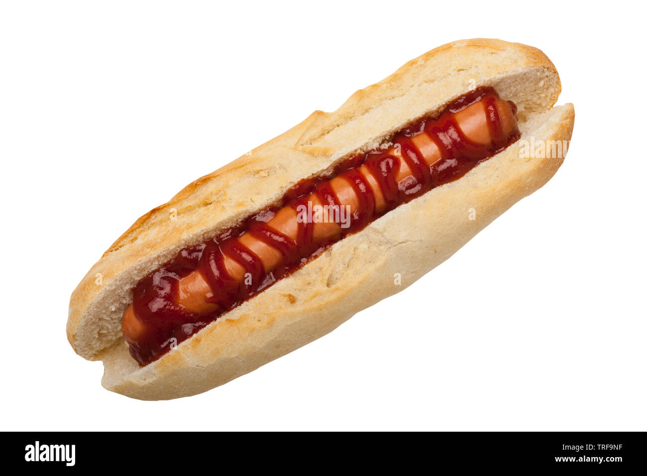 Un hot dog con Ketchup su sfondo bianco Foto Stock