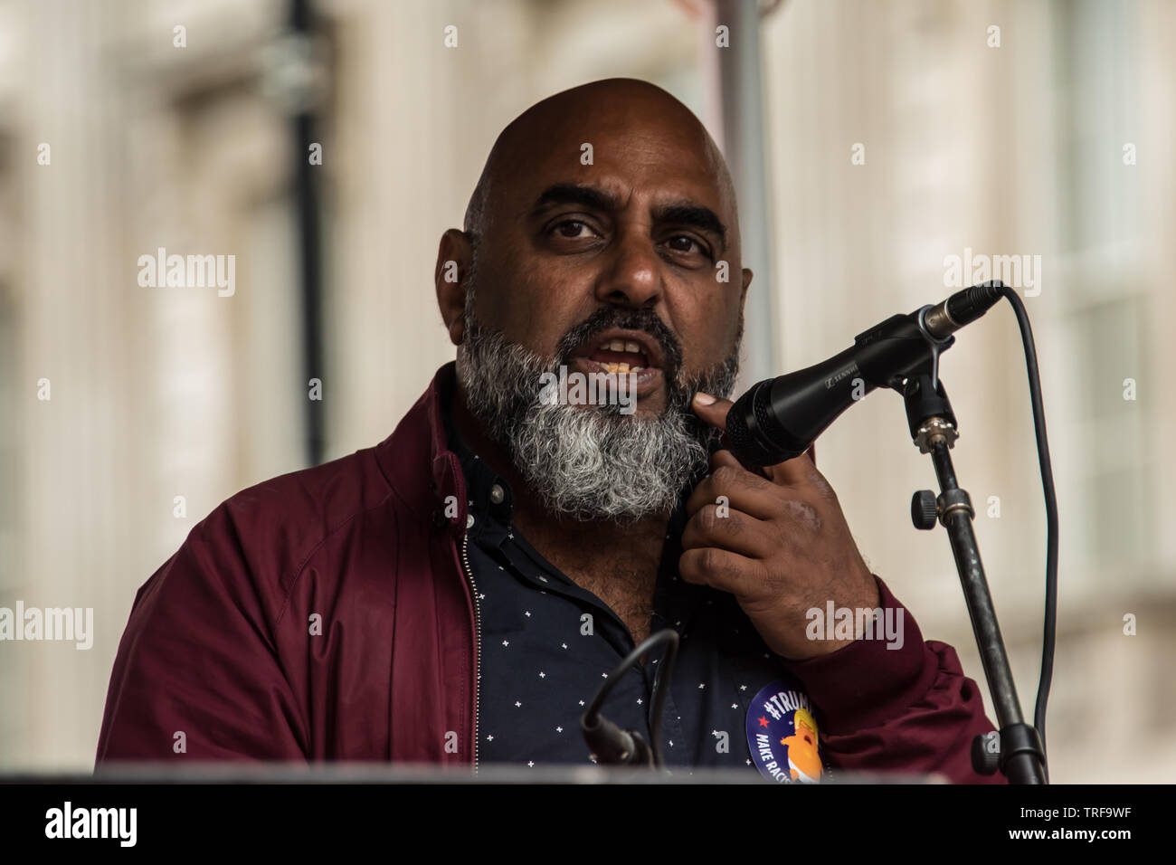 Londra, Regno Unito. Il 4 giugno, 2019. Decine di migliaia di protesta nel centro di Londra in una manifestazione nazionale contro il presidente statunitense Donald trionfi visita di Stato nel Regno Unito. I dimostranti si sono stretti in Trafalgar Square prima di marciare verso il basso Whitehall a Downing Street, dove Trump incontro è stato Primo Ministro del Regno Unito Theresa Maggio. David Rowe/Alamy Live News. Foto Stock