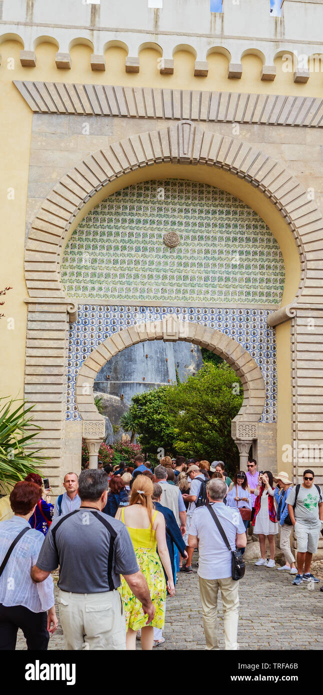 L'ingresso principale della pena Palace. Sintra. Portogallo Foto Stock